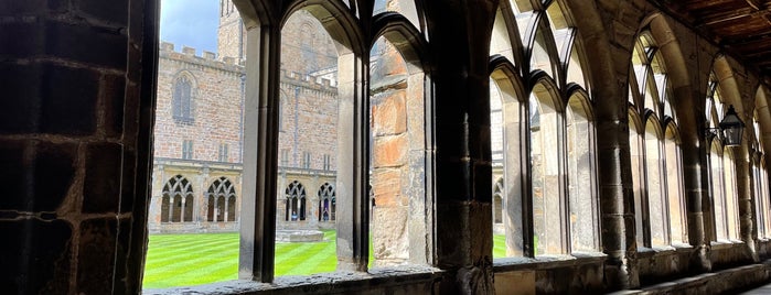 Durham Cathedral Cloisters is one of สถานที่ที่ Carl ถูกใจ.