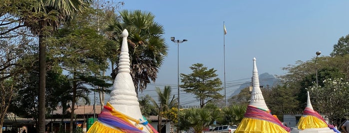 Three Pagodas Pass is one of กาญจนบุรี.