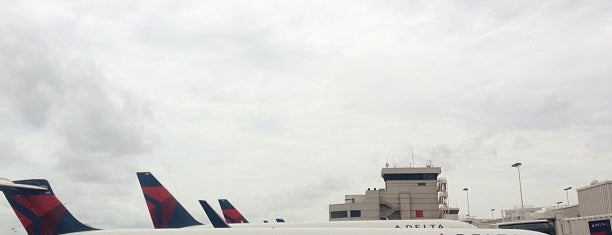 Aeroporto Internacional de Atlanta Hartsfield-Jackson (ATL) is one of AUS-ATL-FLL.