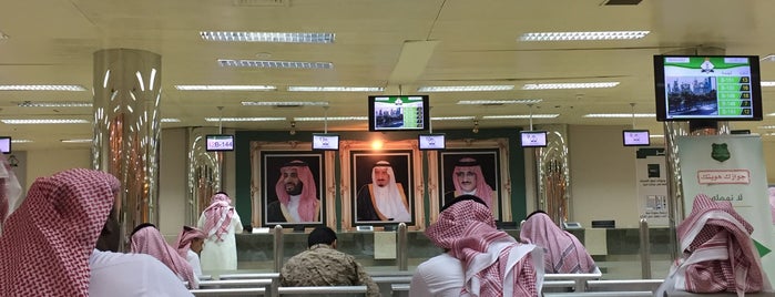 Riyadh Region Passports is one of สถานที่ที่ Tariq ถูกใจ.