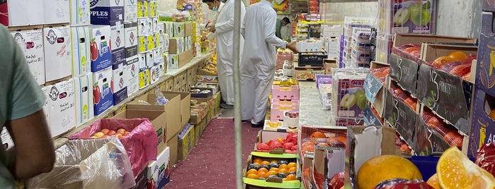 سوق الشمال للخضروات والفواكه is one of Tariq : понравившиеся места.
