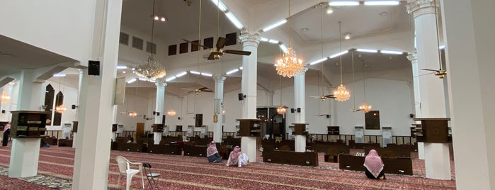 جامع الملك عبدالعزيز - حي المزرعة is one of Tempat yang Disukai Abdulaziz.