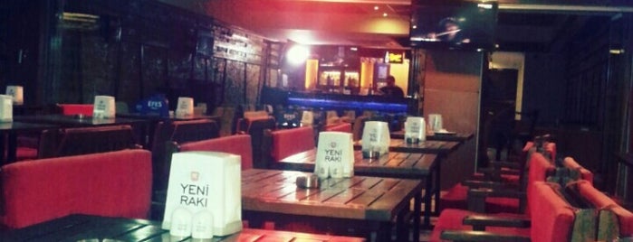 Pelikan Cafe & Bar is one of Locais salvos de ayhan.