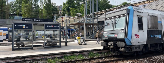 Gare SNCF de Versailles Chantiers is one of reguliers.