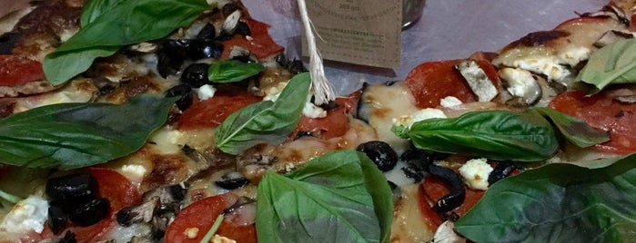 Pamparius Pizza Alla Legna is one of comida.