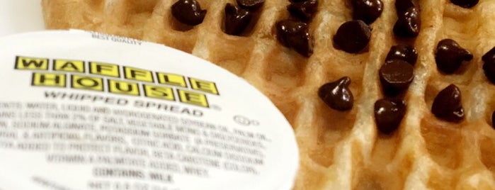 Waffle House is one of Chester 님이 좋아한 장소.