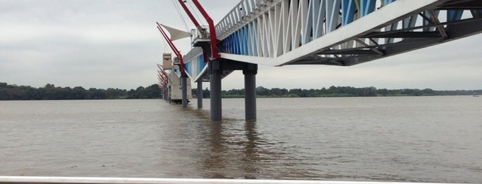Puente Basculante Santay is one of Guayaquil's photographic tourism spots.