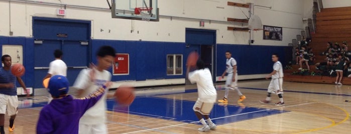 Mira Mesa High School Basketball Court is one of Lieux qui ont plu à Hanna.