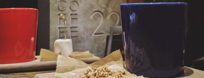 Coffee 22 is one of Locais curtidos por Annette.