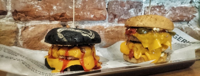 Burger Heroes is one of Locais curtidos por Annette.