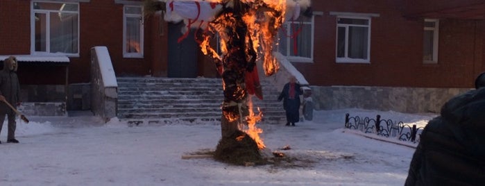 Сургутский музыкально-драматический театр is one of Мной добавлено.