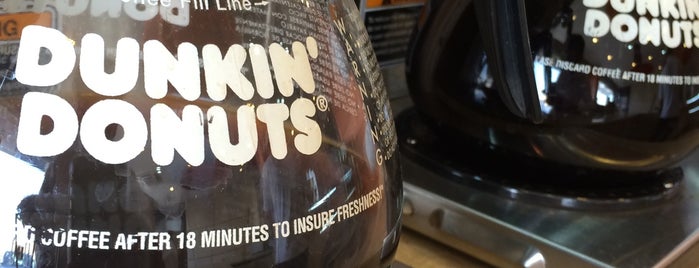 Dunkin' Donuts is one of Posti che sono piaciuti a Faris.