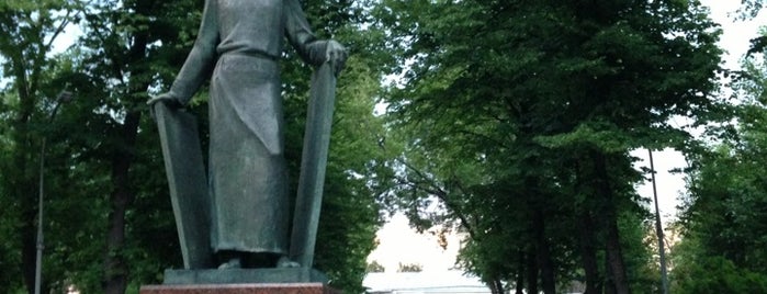 Памятник Андрею Рублеву is one of Orte, die Vasiliy gefallen.