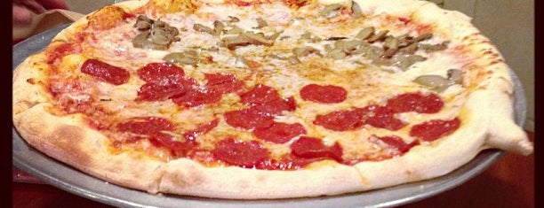 Delosa's Pizza is one of Posti che sono piaciuti a Allison.