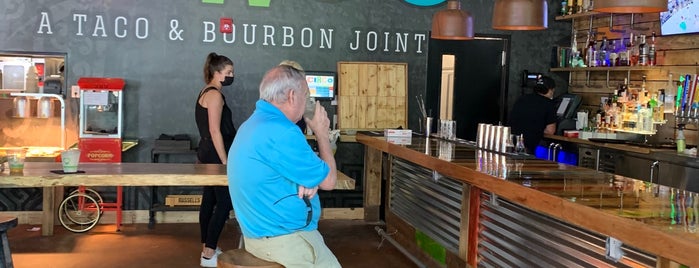 Circo Taco Bourbon Joint is one of Posti che sono piaciuti a Lizzie.