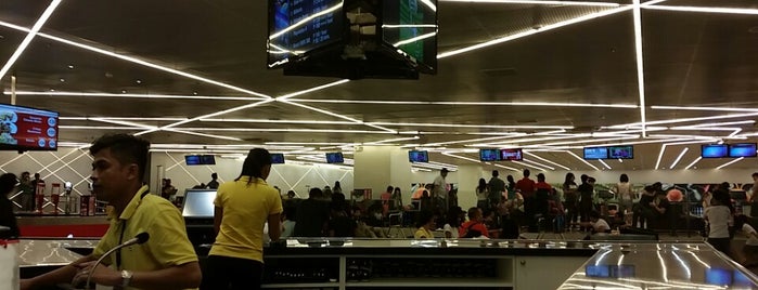 SM Bowling is one of สถานที่ที่ Karen ถูกใจ.