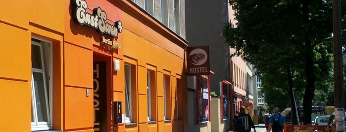 EastSeven Berlin Hostel is one of Tempat yang Disukai Alexi.