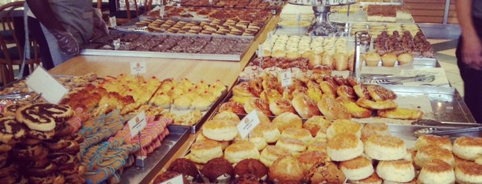 Fournos Bakery is one of Posti che sono piaciuti a Diego.