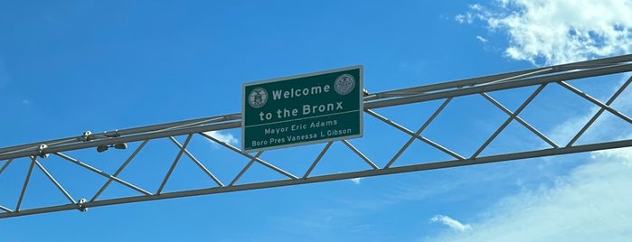 Metro-North Park Avenue Bridge (Bronx / Manhattan) is one of Karl’s Liked Places.