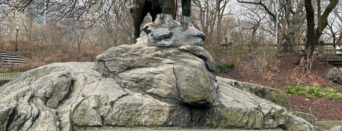 Balto Statue is one of สถานที่ที่บันทึกไว้ของ Kimmie.