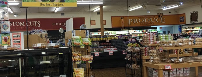 Town and Country Grocery is one of Posti che sono piaciuti a Janice.