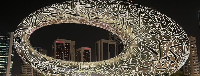 Jumeirah Emirates Towers Hotel is one of Orte, die Omar gefallen.
