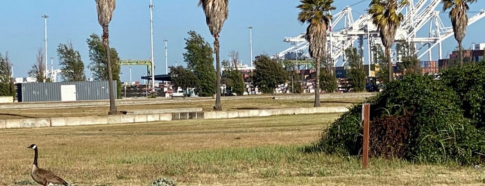 Middle Harbor Shoreline Park is one of Oakland.