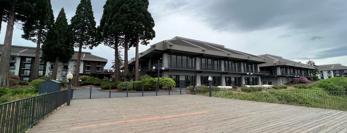 Red Lion Hotel on the River Jantzen Beach is one of PDX.