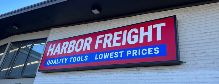 Harbor Freight Tools is one of Locais curtidos por Roxy.