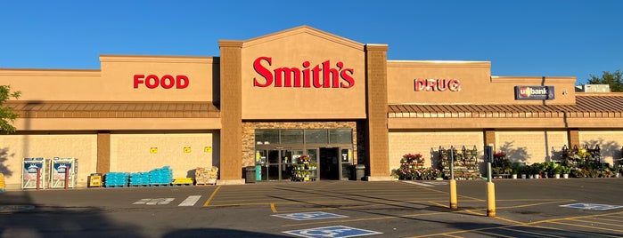 Smith's Food & Drug is one of Restaurants and shops close by.