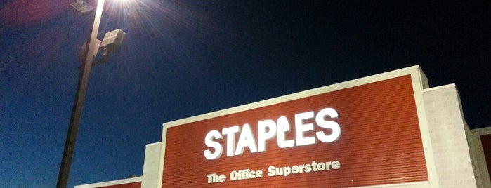 Staples is one of สถานที่ที่ Ian ถูกใจ.