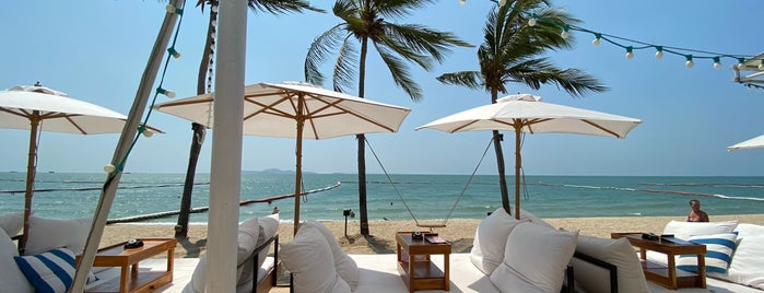 Beach Bar is one of Pattaya.