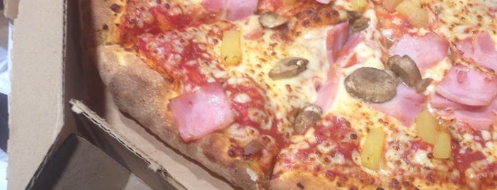 Domino's Pizza is one of สถานที่ที่บันทึกไว้ของ Stacey.