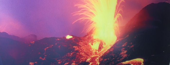 Hawai'i Volcanoes National Park is one of David : понравившиеся места.