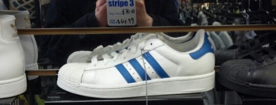 Stripe 3 adidas is one of CP.