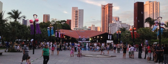 Praça Luiza Távora is one of Titao lanches.