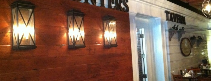 Hunters' Tavern is one of Terri 님이 좋아한 장소.