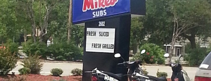 Jersey Mike's Subs is one of Lieux qui ont plu à Sam.