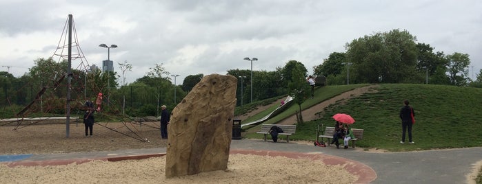 Clissold Park Playground is one of สถานที่ที่ András ถูกใจ.