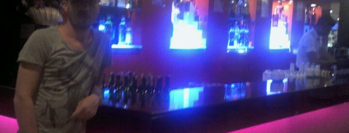 Atlantis Lounge Bar is one of Locais curtidos por Berkay.