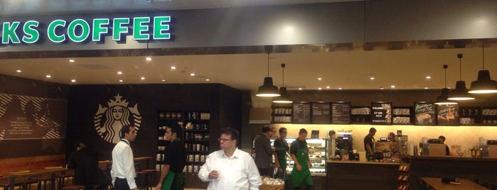 Starbucks is one of Tempat yang Disukai Evren.