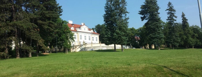 Pod Zámečkem is one of Pražské parky.