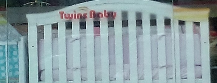 Twins Baby Bukit Tinggi is one of ꌅꁲꉣꂑꌚꁴꁲ꒒'ın Beğendiği Mekanlar.