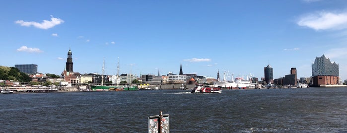 Le Méridien Hamburg is one of Orte, die Drew gefallen.