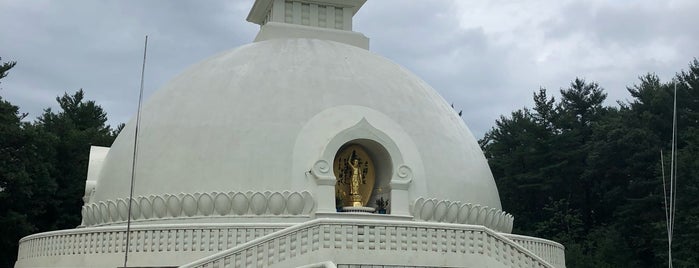 Peace Pagoda is one of Lugares favoritos de Drew.