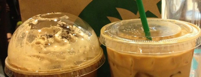 Starbucks is one of Pupae 님이 저장한 장소.