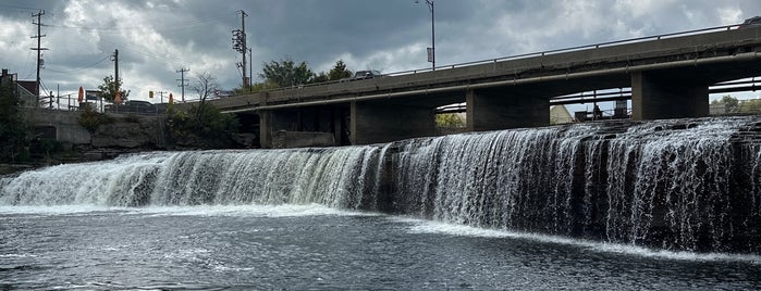 Fenelon Falls is one of Municipalities and Communities.