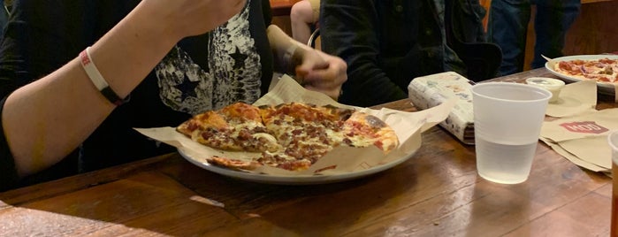 Mod Pizza is one of สถานที่ที่ Jennifer ถูกใจ.