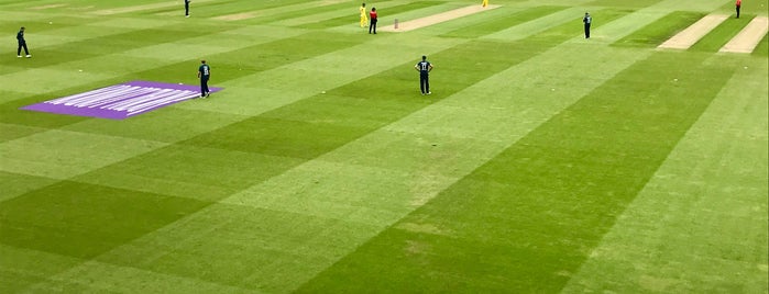 England Suite Oval Cricket Ground is one of Lugares favoritos de Carl.