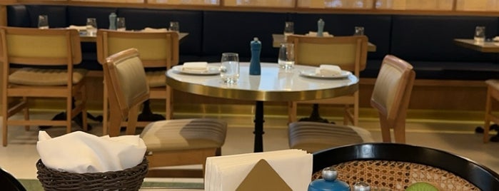 VARI Brasserie and Grill is one of Riyadh Food.